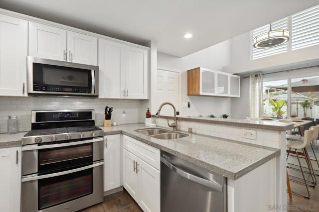 6951 Quiet Cove Dr, Carlsbad CA: https://media.crmls.org/mediaz/3b4a9887-f625-4952-bfca-597e0a4ea268.jpg
