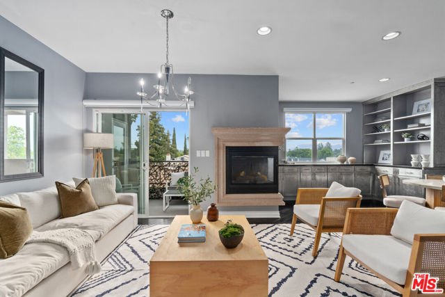 4424 Whitsett Avenue, Studio City CA: https://media.crmls.org/mediaz/3b4aaafc-43d6-46b0-b7cb-fa4f57ceadfc.jpg