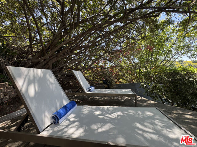 15224 Encanto Drive, Sherman Oaks CA: https://media.crmls.org/mediaz/3b4ac9ae-a0d9-4b0f-b95b-03df744d8a84.jpg