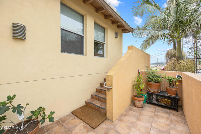285 N Ventura Avenue, Ventura CA: https://media.crmls.org/mediaz/3b4ace3a-81af-4a57-a0e0-368e66d5655c.jpg