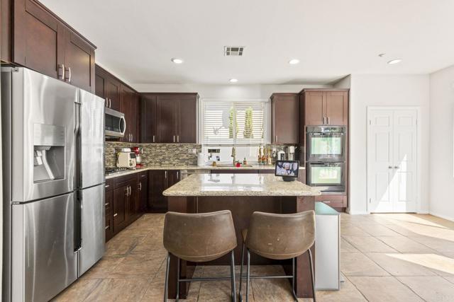 Detail Gallery Image 4 of 30 For 814 Sierra Verde, Vista,  CA 92084 - 4 Beds | 2/1 Baths