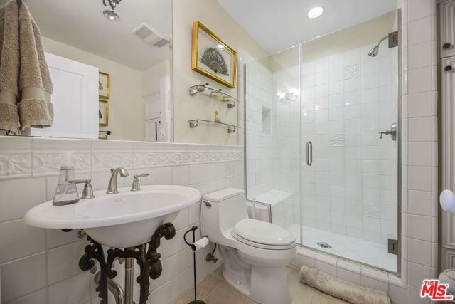 2660 Carman Crest Drive, Los Angeles CA: https://media.crmls.org/mediaz/3b4bdad1-52fb-4e2d-ae3d-ceb7e08d6422.jpg
