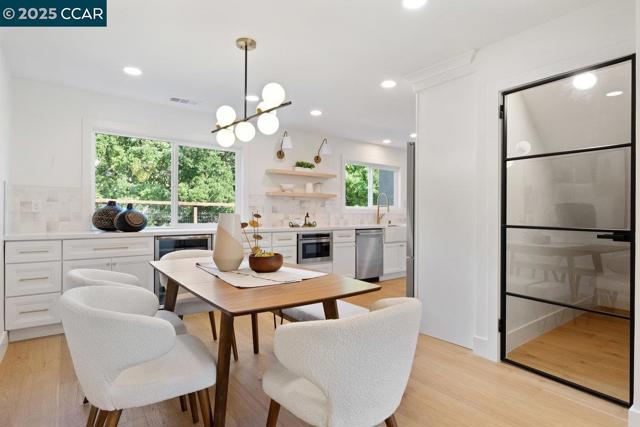 374 James Bowie Ct, Alamo CA: https://media.crmls.org/mediaz/3b4c04a2-6276-4caa-b74c-35786cb9e95b.jpg