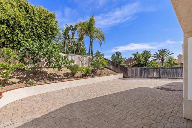 12305 Crisscross Ln, San Diego CA: https://media.crmls.org/mediaz/3b4c1174-56cb-425c-aac4-d47d41945871.jpg