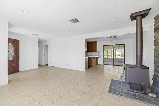 55710 Free Gold Dr Drive, Yucca Valley CA: https://media.crmls.org/mediaz/3b4cee80-220b-405b-be0b-6e5395eb5b65.jpg