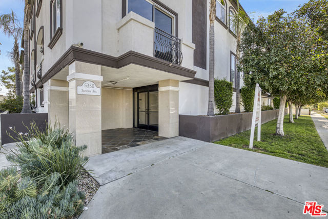 Image 2 of 32 For 5330 Satsuma Avenue