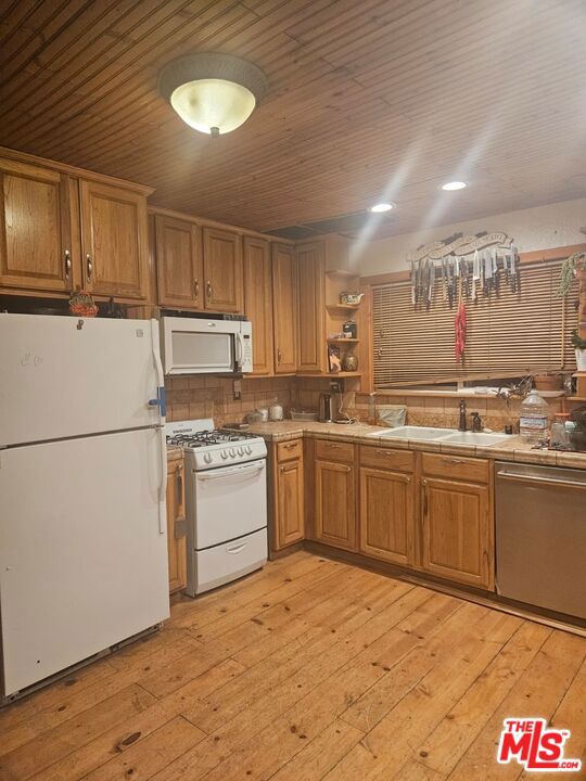 2033 Tulip Place, Pine Mountain Club CA: https://media.crmls.org/mediaz/3b4d0775-9430-4d25-b233-ab84957cb45a.jpg
