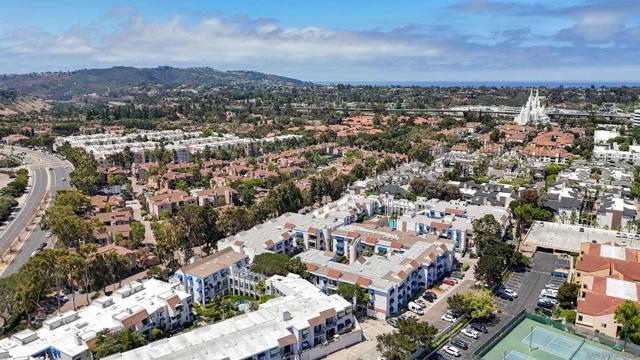 8338 Regents Rd., San Diego CA: https://media.crmls.org/mediaz/3b4d61fe-7e3f-40ac-844d-c25b76425eae.jpg