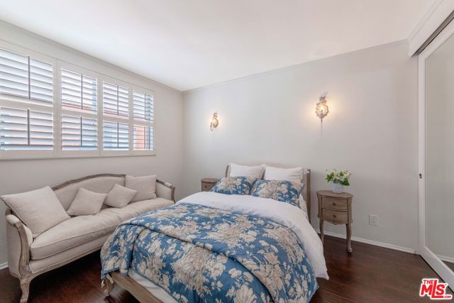 933 17th Street, Santa Monica CA: https://media.crmls.org/mediaz/3b4dce6e-f1b4-4f04-9c68-9417cc42ee06.jpg
