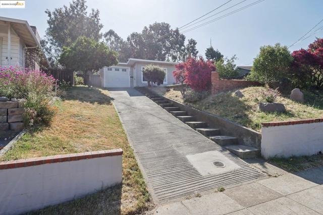 22882 Upland Way, Hayward CA: https://media.crmls.org/mediaz/3b4ec302-52ef-4513-8ab8-d9c6ad48fdb9.jpg