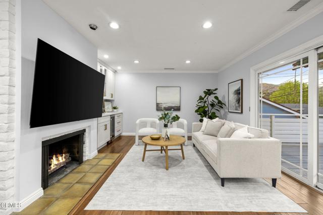 9545 Creemore Place, Tujunga CA: https://media.crmls.org/mediaz/3b4edb4c-71c8-4d1e-a2ed-f4998d48764b.jpg