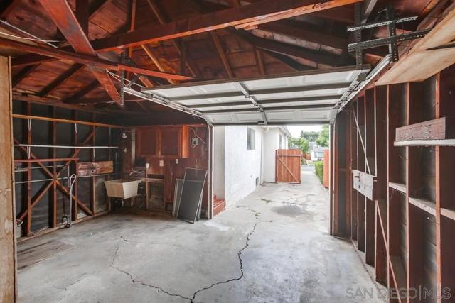 1354 Chalcedony St, San Diego CA: https://media.crmls.org/mediaz/3b4fea02-2ecc-4522-b33b-e39024b7d72c.jpg