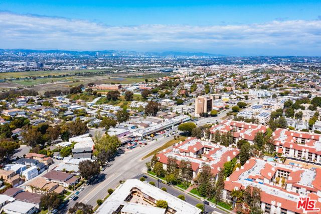 8701 Delgany Avenue, Playa del Rey CA: https://media.crmls.org/mediaz/3b4ff594-432e-4590-908c-fd81d66694f5.jpg