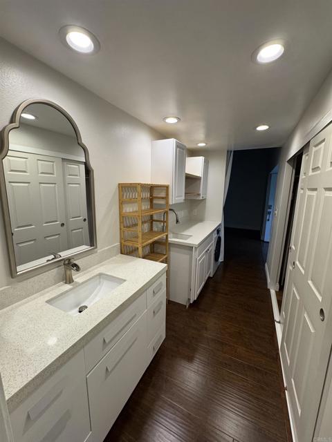 1247 La Casa Dr, San Marcos CA: https://media.crmls.org/mediaz/3b50d367-b1ae-4860-82cd-fcd0bc3d57b8.jpg
