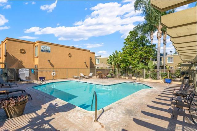 5404 Balboa Arms Dr, San Diego CA: https://media.crmls.org/mediaz/3b516cb1-c987-4d8e-aefc-09f0b4910269.jpg