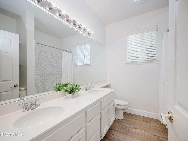 3185 Clarita Court, Thousand Oaks CA: https://media.crmls.org/mediaz/3b526474-df8f-4d4f-b81b-f82dfed2cedf.jpg
