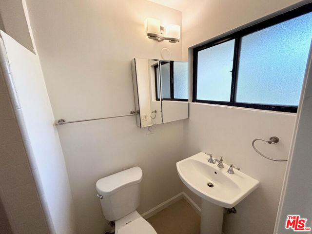 1148 N Formosa Avenue, West Hollywood CA: https://media.crmls.org/mediaz/3b5371db-32c7-46dc-8d21-9749d3b35a17.jpg
