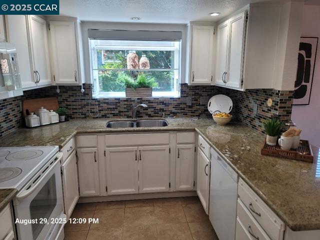 280 Scottsdale Rd, Pleasant Hill CA: https://media.crmls.org/mediaz/3b537779-bb58-4e96-9c4f-3f72775c5a93.jpg