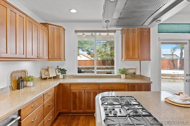 2412 Starlight Gln, Escondido CA: https://media.crmls.org/mediaz/3b5591d2-790b-47fa-a15d-fdb49f887a23.jpg
