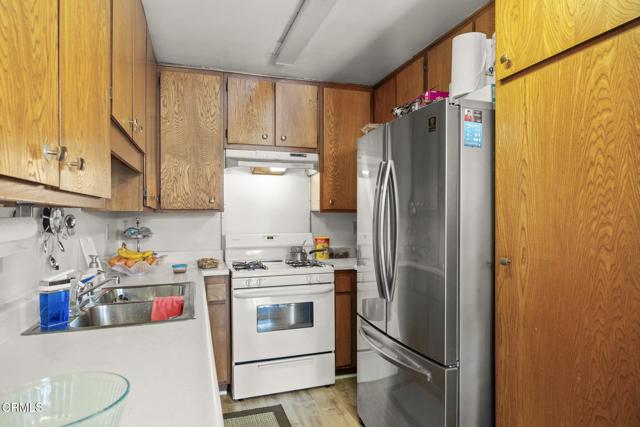1401 Glenwood Drive, Oxnard CA: https://media.crmls.org/mediaz/3b55e44c-cdfd-4b71-9774-c8e5f9916fe3.jpg