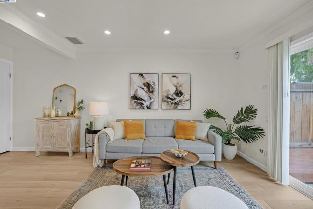 992 Del Norte Dr, Livermore CA: https://media.crmls.org/mediaz/3b5603a4-0ced-4cb1-80de-0af7a1223063.jpg