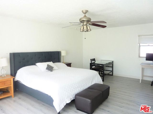13065 Mindanao Way, Marina del Rey CA: https://media.crmls.org/mediaz/3b564089-03e5-4e53-a482-bb9654f39725.jpg