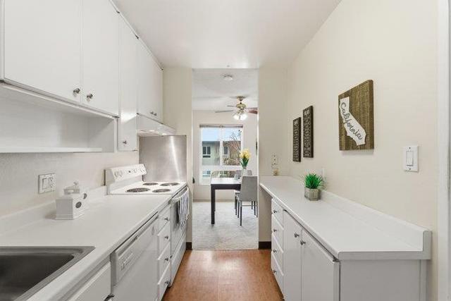 934 Peninsula Avenue, San Mateo CA: https://media.crmls.org/mediaz/3b56bbe3-9975-4dda-a734-59841f30a415.jpg