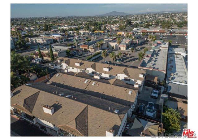 1332 LA TEMPRA CORTE, Chula Vista CA: https://media.crmls.org/mediaz/3b56d8d7-099b-4081-bee6-228135a21ea1.jpg