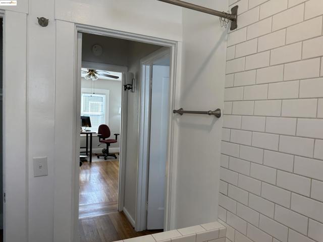 1937 87th Avenue, Oakland CA: https://media.crmls.org/mediaz/3b5711a6-3f1e-4760-9423-de0a72430984.jpg