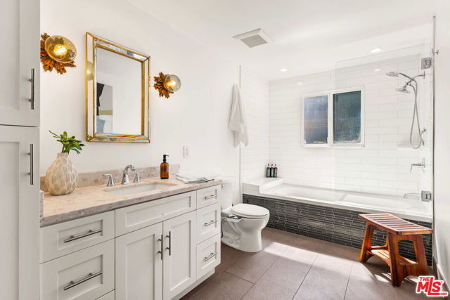 6475 San Marco Circle, Los Angeles CA: https://media.crmls.org/mediaz/3b58674c-dfbc-4556-bdc6-d71ca310d594.jpg