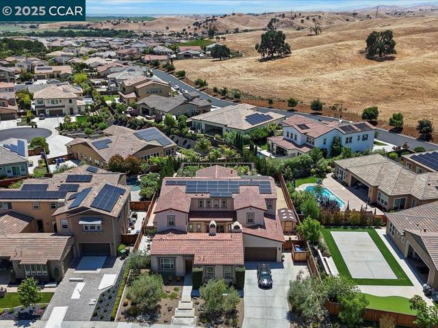 1927 Vintage Cir, Brentwood CA: https://media.crmls.org/mediaz/3b589648-9615-4eff-beab-019de26f7ff0.jpg
