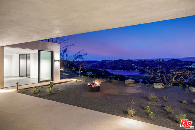 1448 STRADELLA Road, Los Angeles CA: https://media.crmls.org/mediaz/3b58c2e3-78e8-4344-a9a2-d23f5c13c6b5.jpg