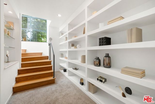2477 Canyon Oak Drive, Los Angeles CA: https://media.crmls.org/mediaz/3b5993a4-e3f4-4f60-8dd4-739bc3743ba1.jpg