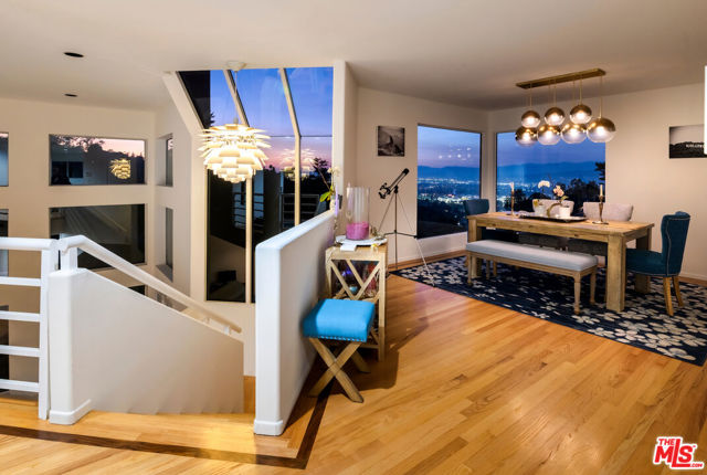 7265 Caverna Drive, Los Angeles CA: https://media.crmls.org/mediaz/3b59fa80-06a0-48c4-a1a1-6cbfa8e95f78.jpg
