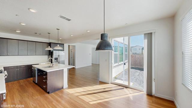 Image 7 of 25 For 34 Seasmoke Place