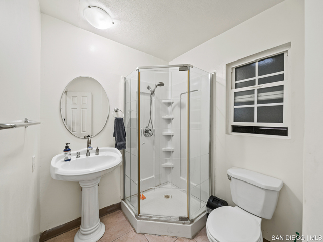 5949 Alleghany ST, San Diego CA: https://media.crmls.org/mediaz/3b5b366c-2ddf-4319-9e9b-b6123a88c7e6.jpg