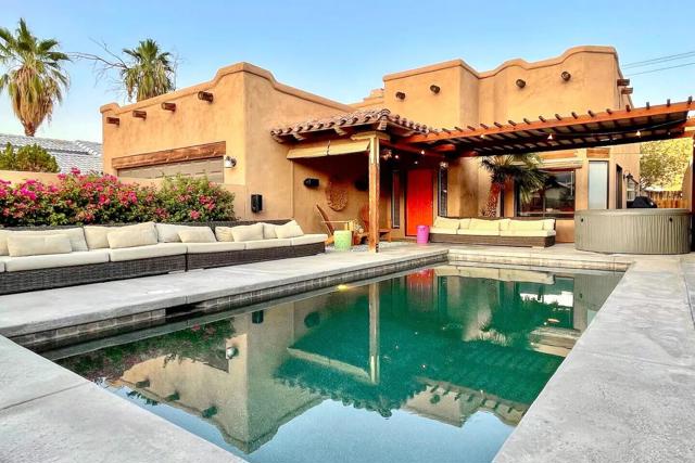 53180 Avenida Mendoza, La Quinta CA: https://media.crmls.org/mediaz/3b5b3872-67de-4753-8e22-5f341f510eb3.jpg