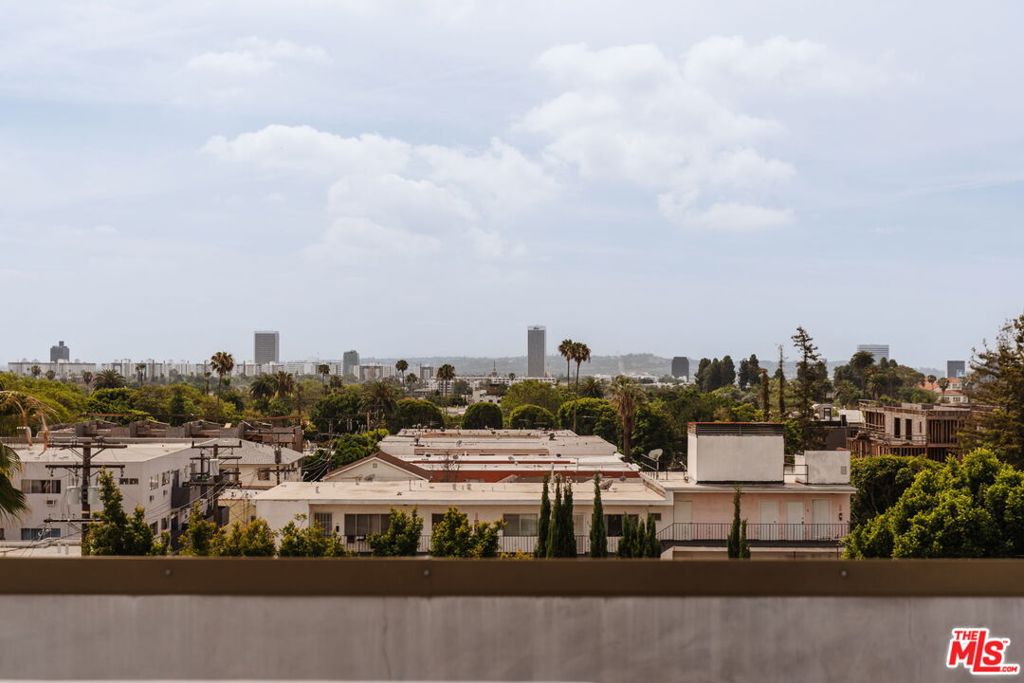 https://media.crmls.org/mediaz/3b5b98d9-fa2d-45a5-9479-3fe61e0c1403.jpg?preset=X-Large