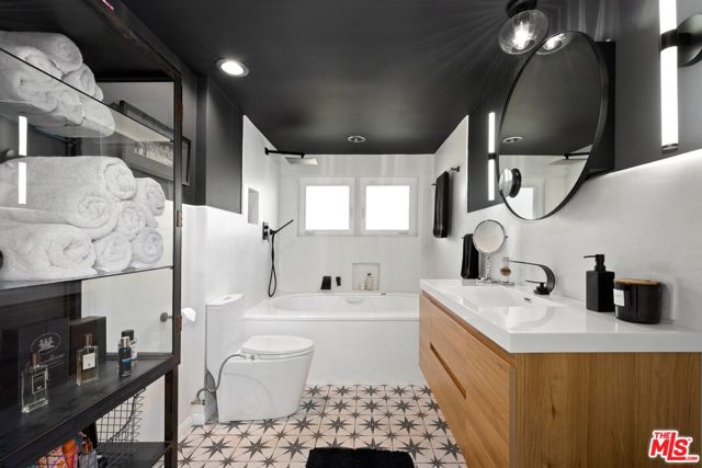 2860 Hollyridge Drive, Los Angeles CA: https://media.crmls.org/mediaz/3b5bd81f-ca13-45f5-b0f6-bf150ac431b0.jpg