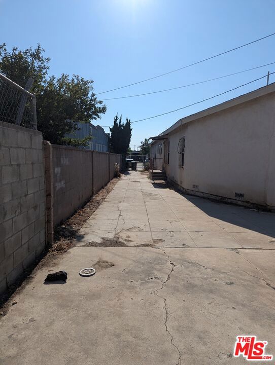 2134 8th Avenue, Los Angeles CA: https://media.crmls.org/mediaz/3b5c7426-54ff-42f1-bfd7-3aa8cd9ac458.jpg