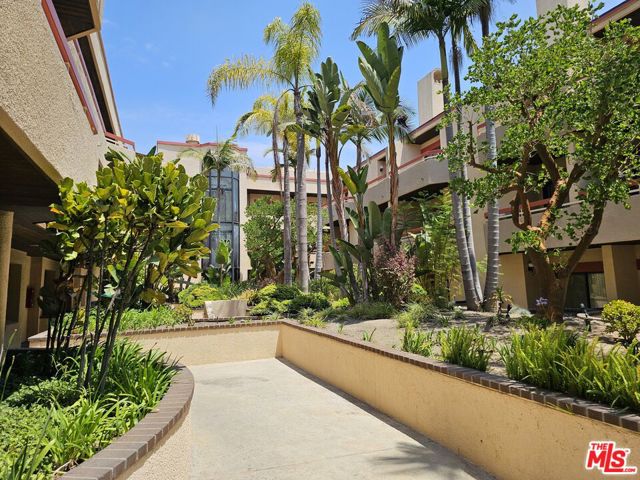 941 W Carson Street, Torrance CA: https://media.crmls.org/mediaz/3b5cc2b8-69a2-49d6-a42b-a543e819ccc7.jpg
