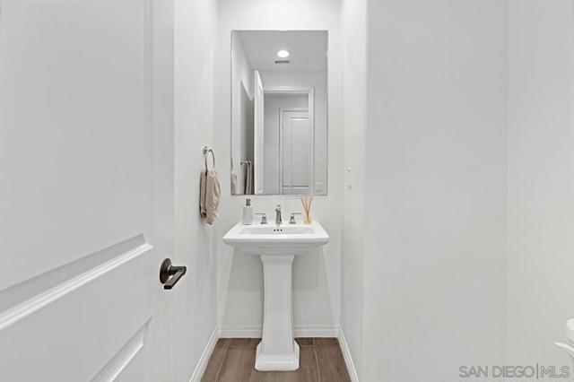 1091 Camino Cantera S, Chula Vista CA: https://media.crmls.org/mediaz/3b5cda41-bbac-41d9-aeb7-b34cc09f3016.jpg