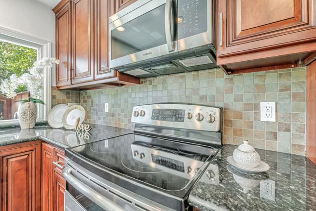 347 Kinross Drive, Walnut Creek CA: https://media.crmls.org/mediaz/3b5d3978-49e6-4e19-be1a-8777af37caa7.jpg