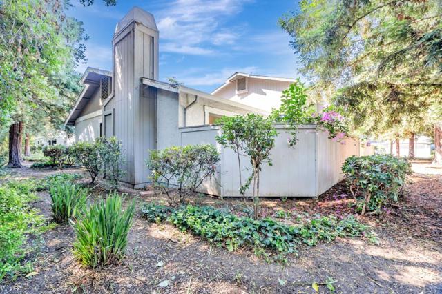 5022 Treaty Court, San Jose CA: https://media.crmls.org/mediaz/3b5d4b9e-8bc3-45d1-9014-c3d5f445a591.jpg