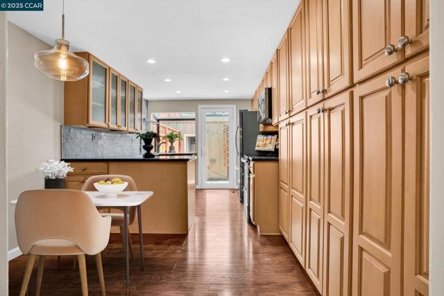 1430 Tampico Pl, Walnut Creek CA: https://media.crmls.org/mediaz/3b5d9173-b6f3-4f3f-9c60-4415cafae287.jpg