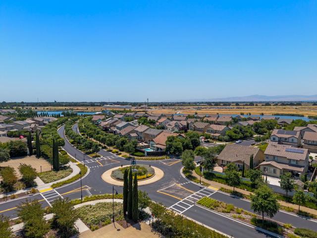 1141 Navigator Drive, Lathrop CA: https://media.crmls.org/mediaz/3b5dadeb-9379-4a66-8a3d-e021ed6185c4.jpg