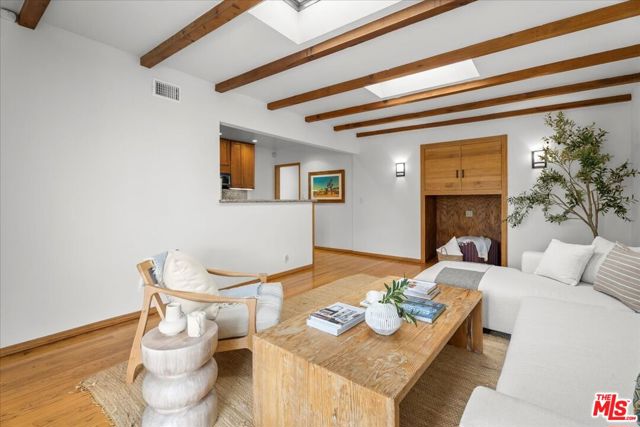 1620 18th Street, Manhattan Beach CA: https://media.crmls.org/mediaz/3b5e5809-a410-4e6d-8270-b9e9297bbe2e.jpg