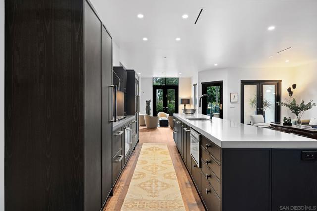 2500 6th Ave, San Diego CA: https://media.crmls.org/mediaz/3b5e73f5-4eea-4e5c-99bd-90e8d9d00f7b.jpg