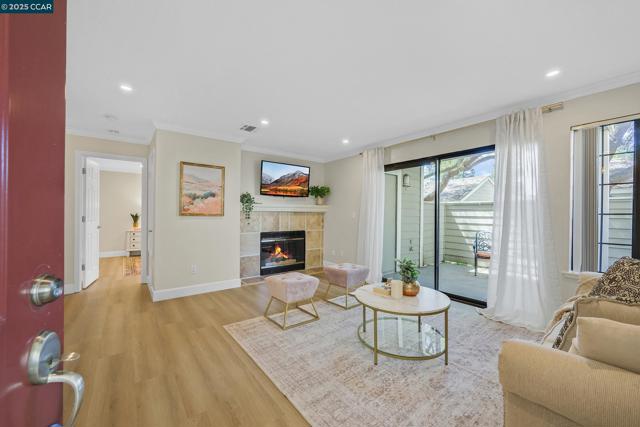 160 Eastridge Dr, San Ramon CA: https://media.crmls.org/mediaz/3b5eed70-50fd-4e82-af90-1bbb1a0fe484.jpg