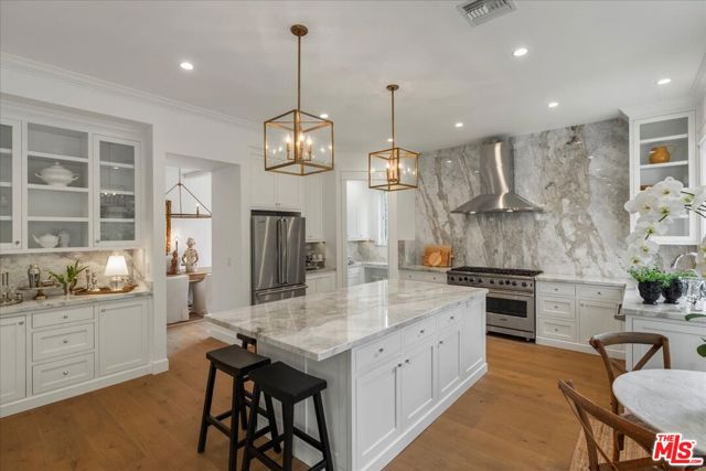 1664 Amherst Avenue, Los Angeles CA: https://media.crmls.org/mediaz/3b5efc7b-edc6-4e1a-b48b-e4bad13f2414.jpg